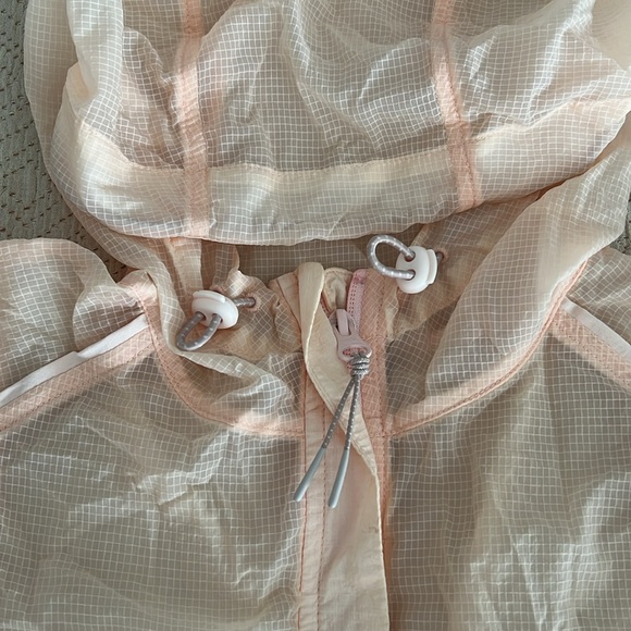✨HOST PICK ✨ Outdoor Voices Packable Windbreaker Pullover Peach - Picture 5 of 9